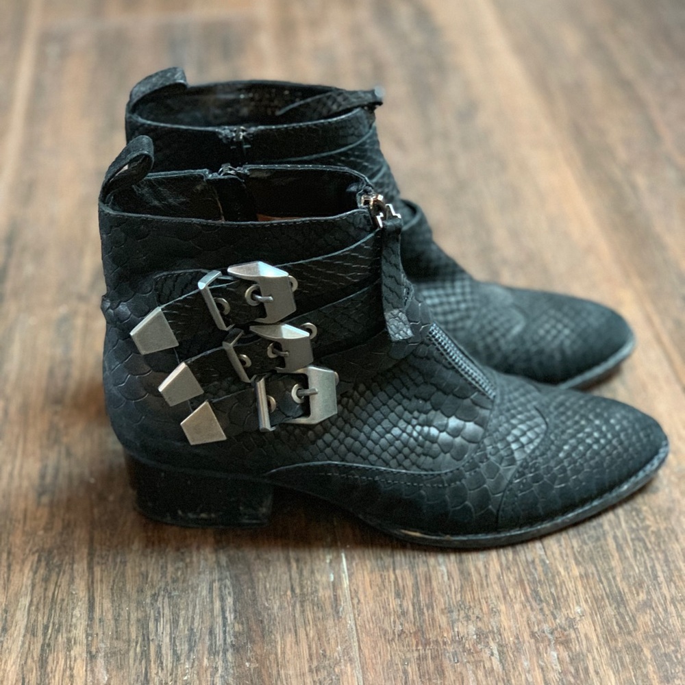 Jeffrey Campbell snakeskin booties size 8.5 $44